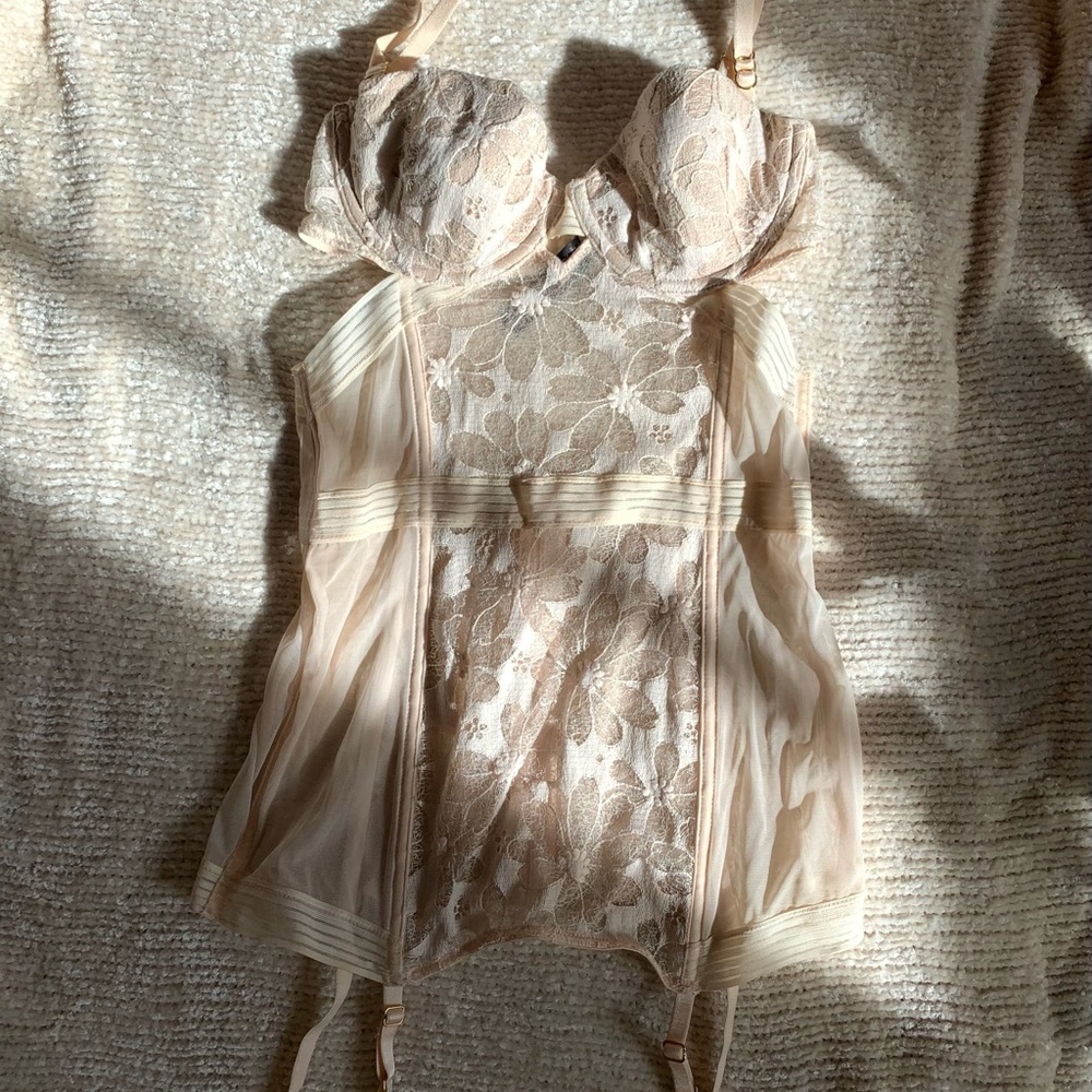 Vintage blush corset slip by Victoria’s Secret ✨